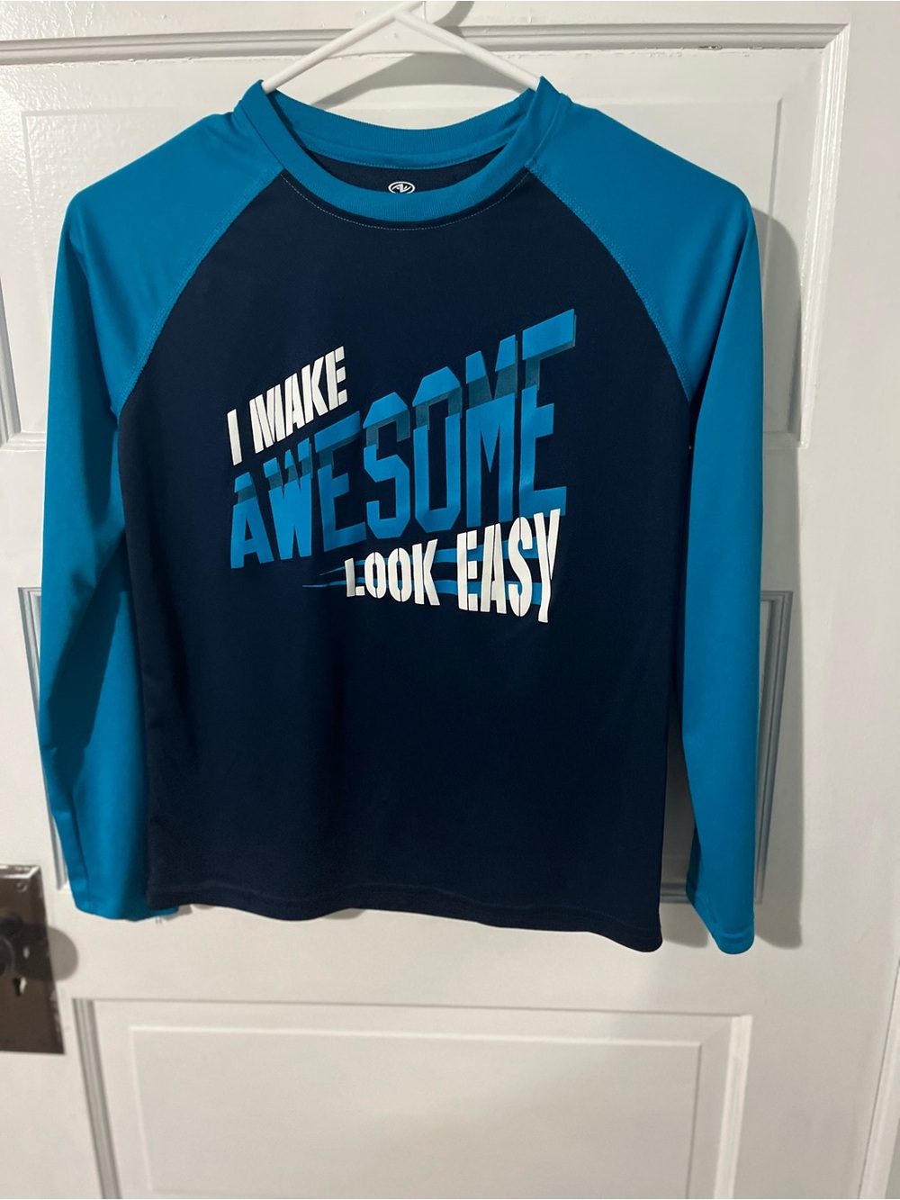 Boy’s long sleeve tee, size L